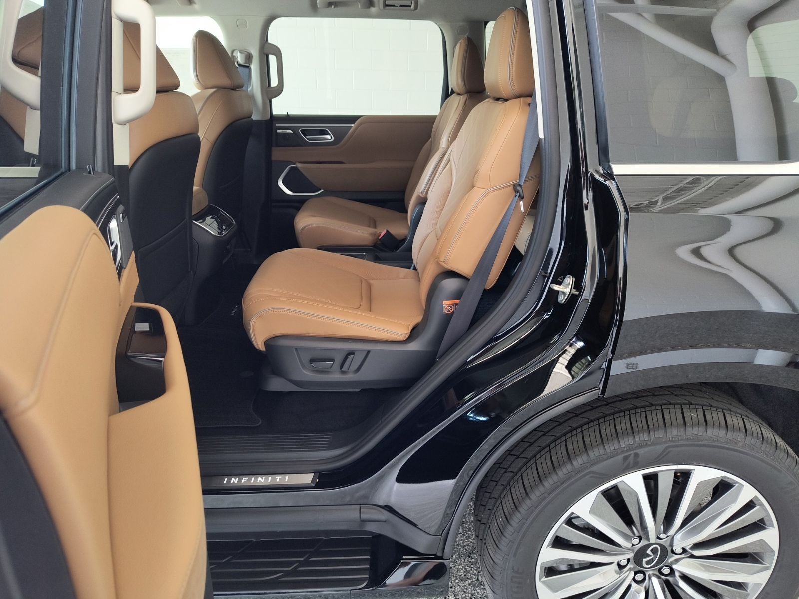 2027 INFINITI QX80 LUXE