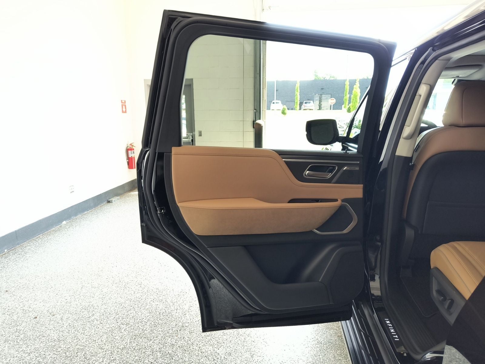 2027 INFINITI QX80 LUXE