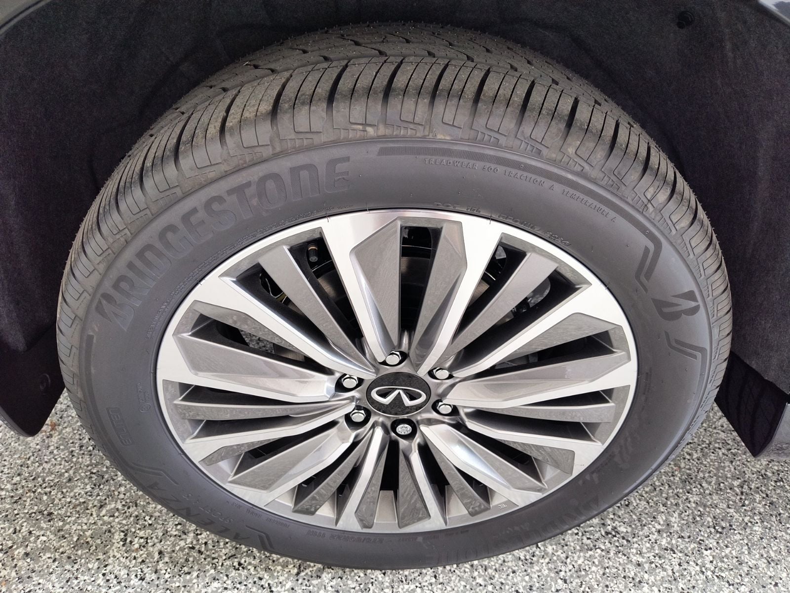 2027 INFINITI QX80 LUXE