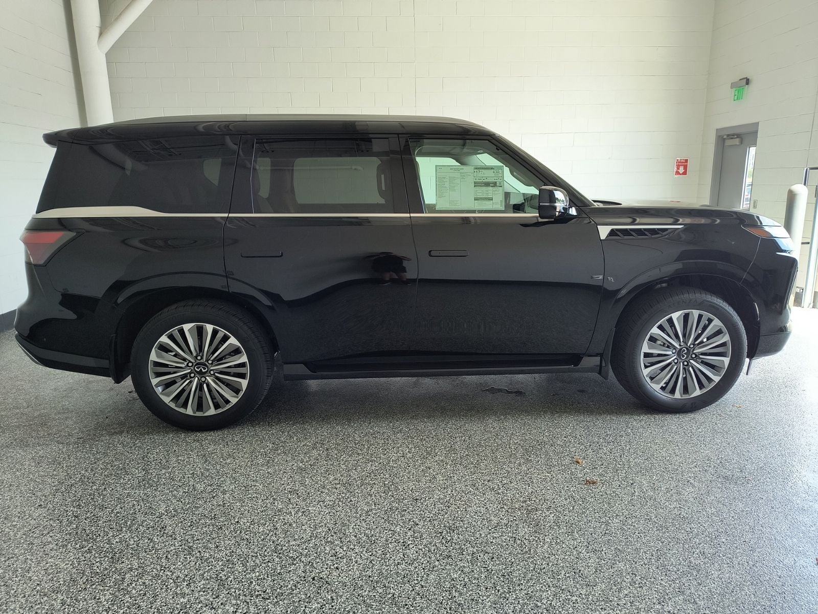 2027 INFINITI QX80 LUXE