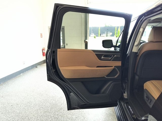 2027 INFINITI QX80 LUXE