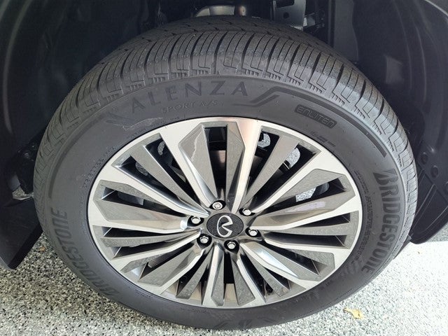 2027 INFINITI QX80 LUXE