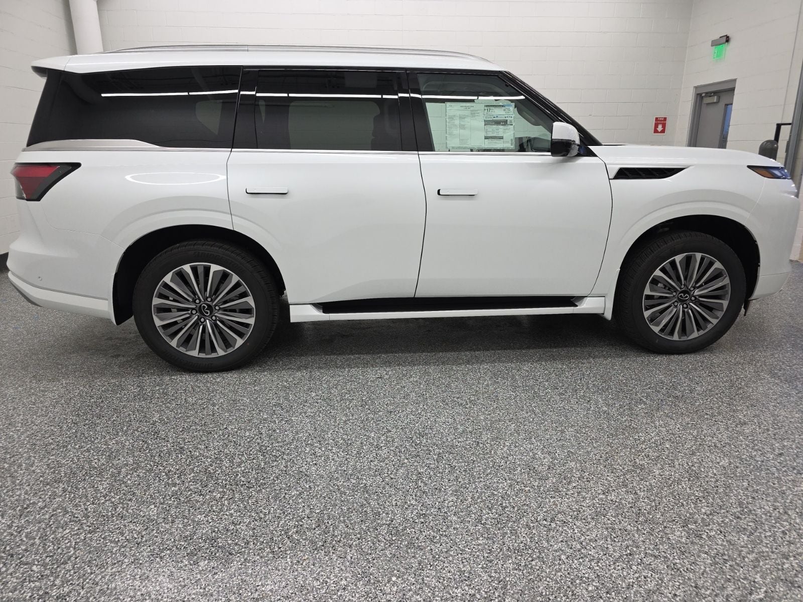 2026 INFINITI QX80 LUXE