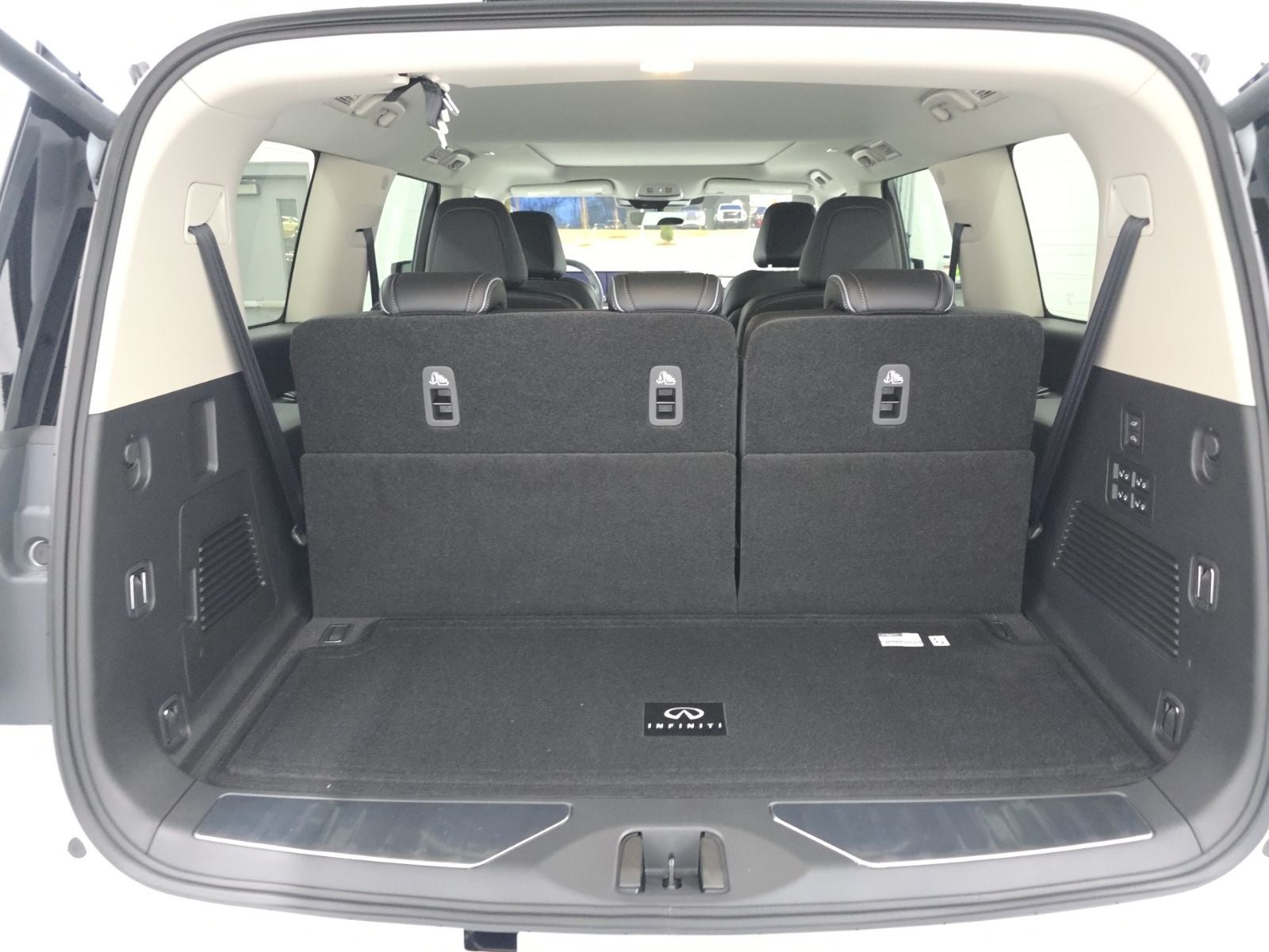 2026 INFINITI QX80 LUXE