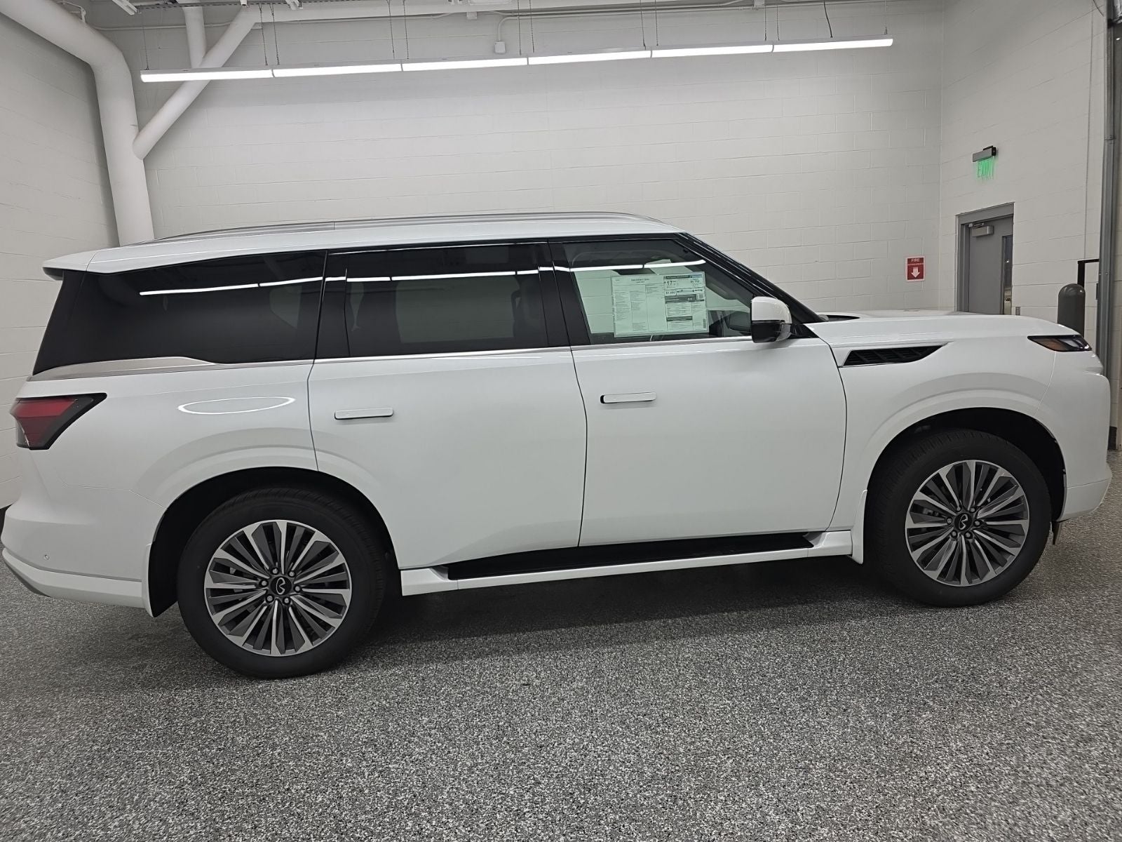 2026 INFINITI QX80 LUXE