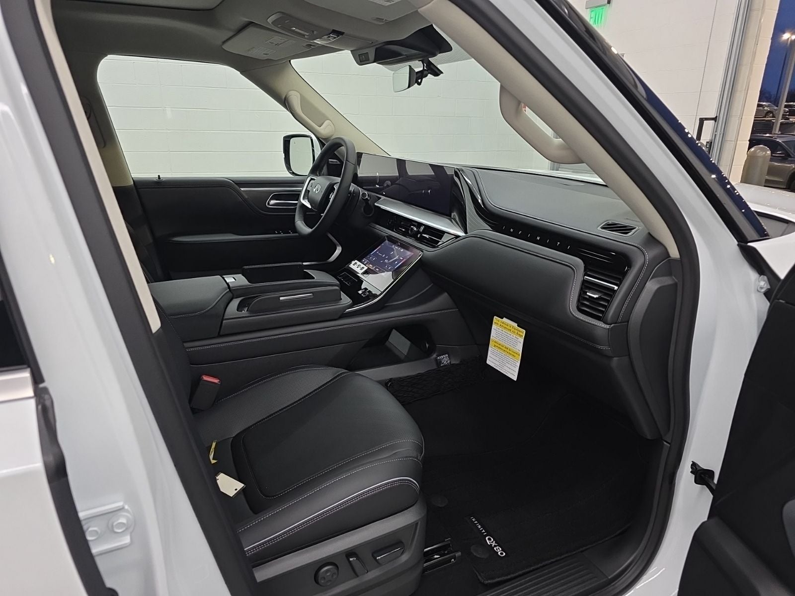 2026 INFINITI QX80 LUXE