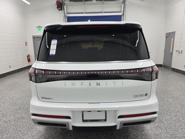 2026 INFINITI QX80 LUXE