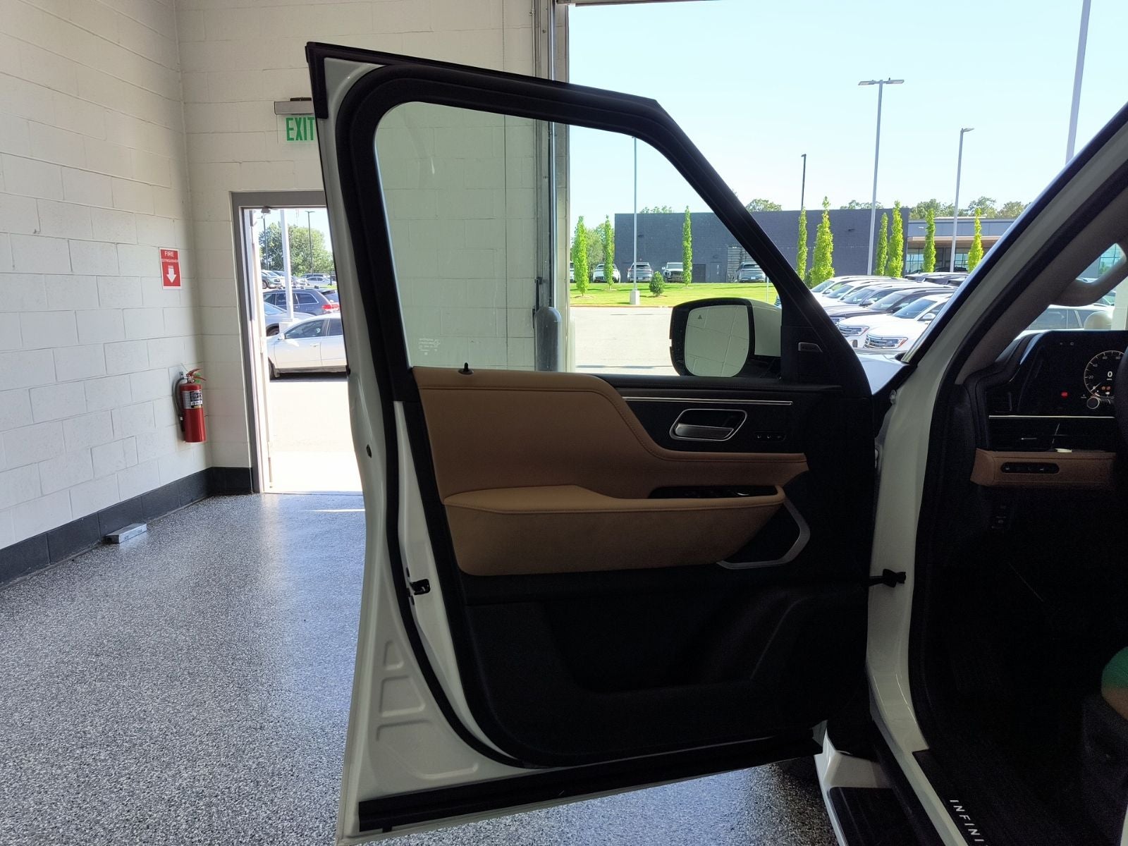 2027 INFINITI QX80 LUXE