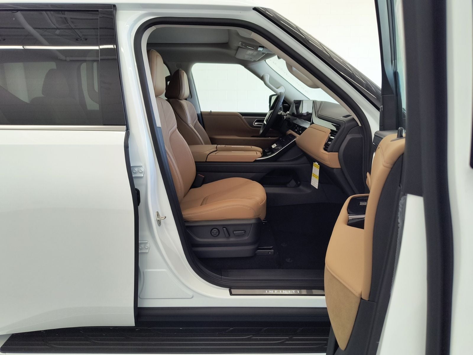 2027 INFINITI QX80 LUXE