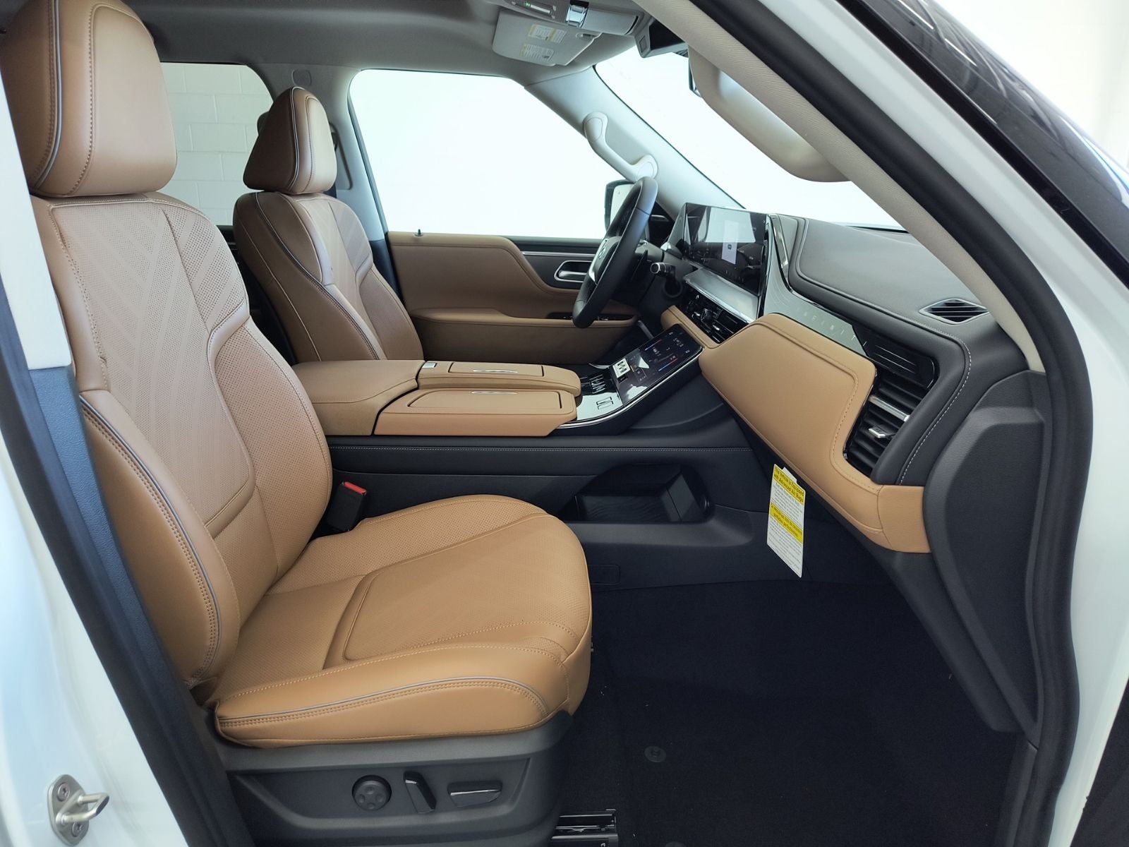 2027 INFINITI QX80 LUXE