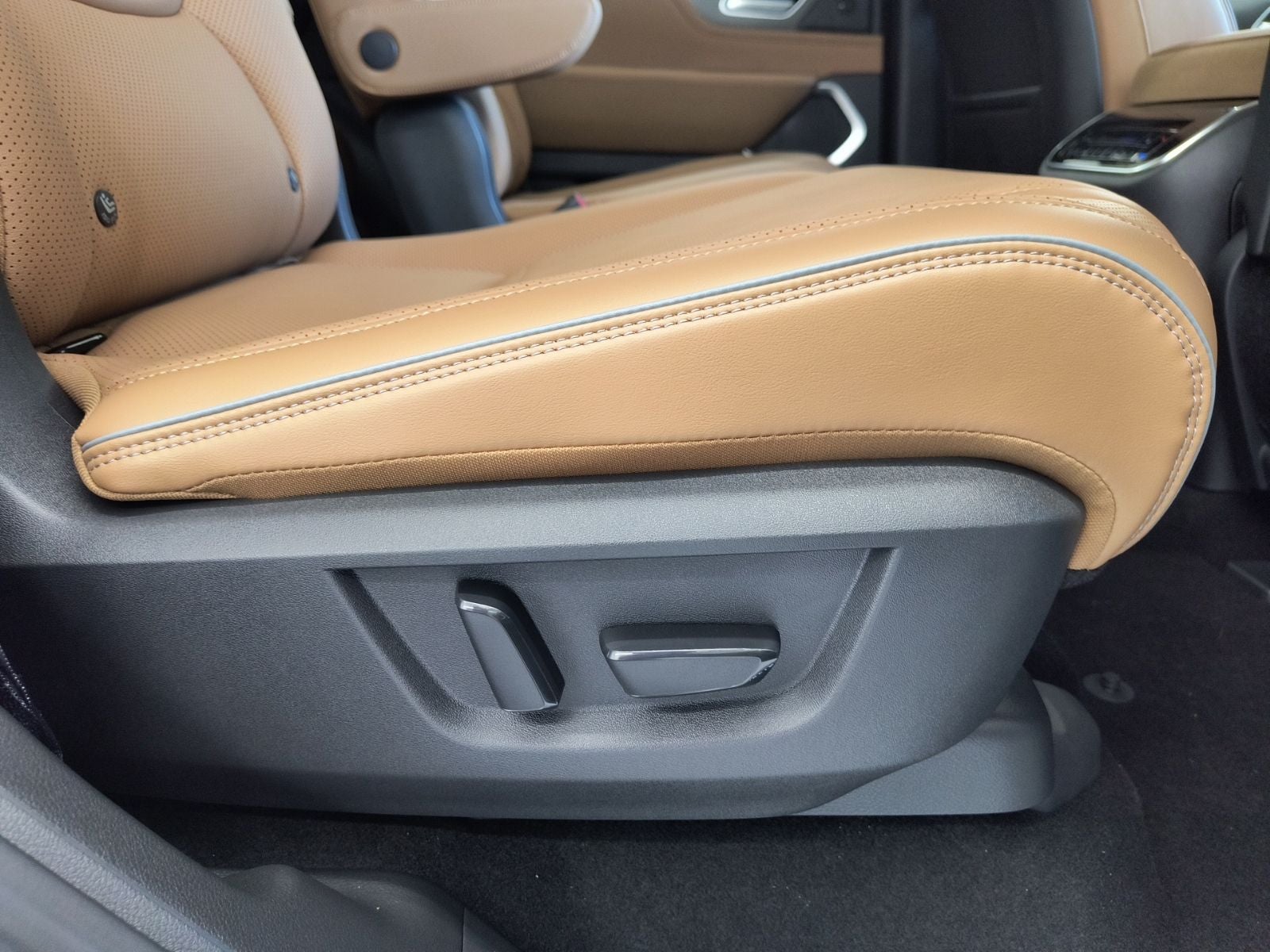 2027 INFINITI QX80 LUXE