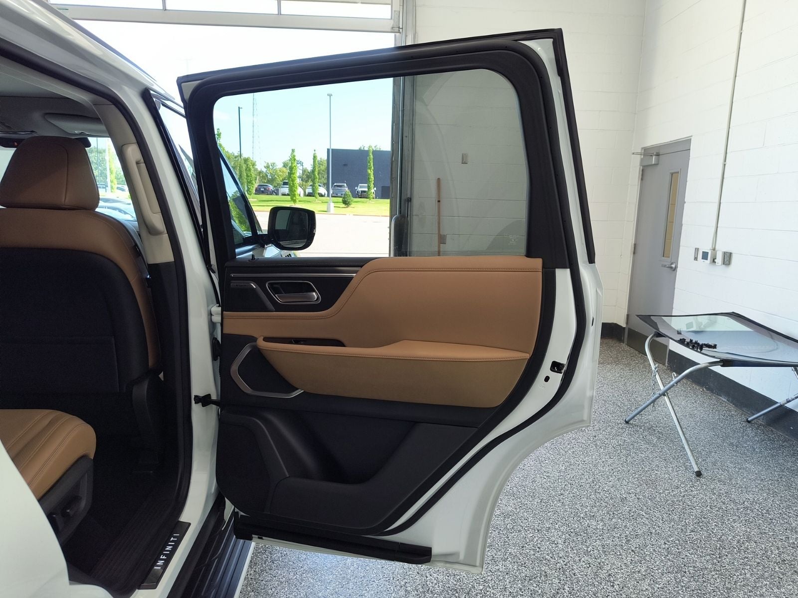 2027 INFINITI QX80 LUXE