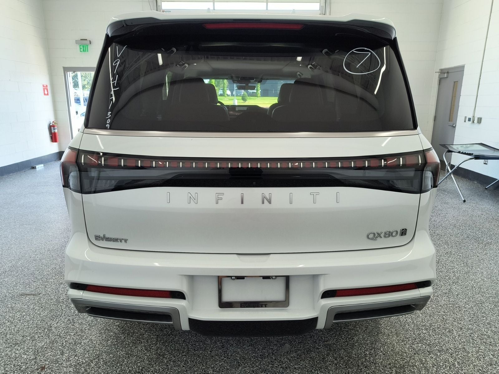 2027 INFINITI QX80 LUXE