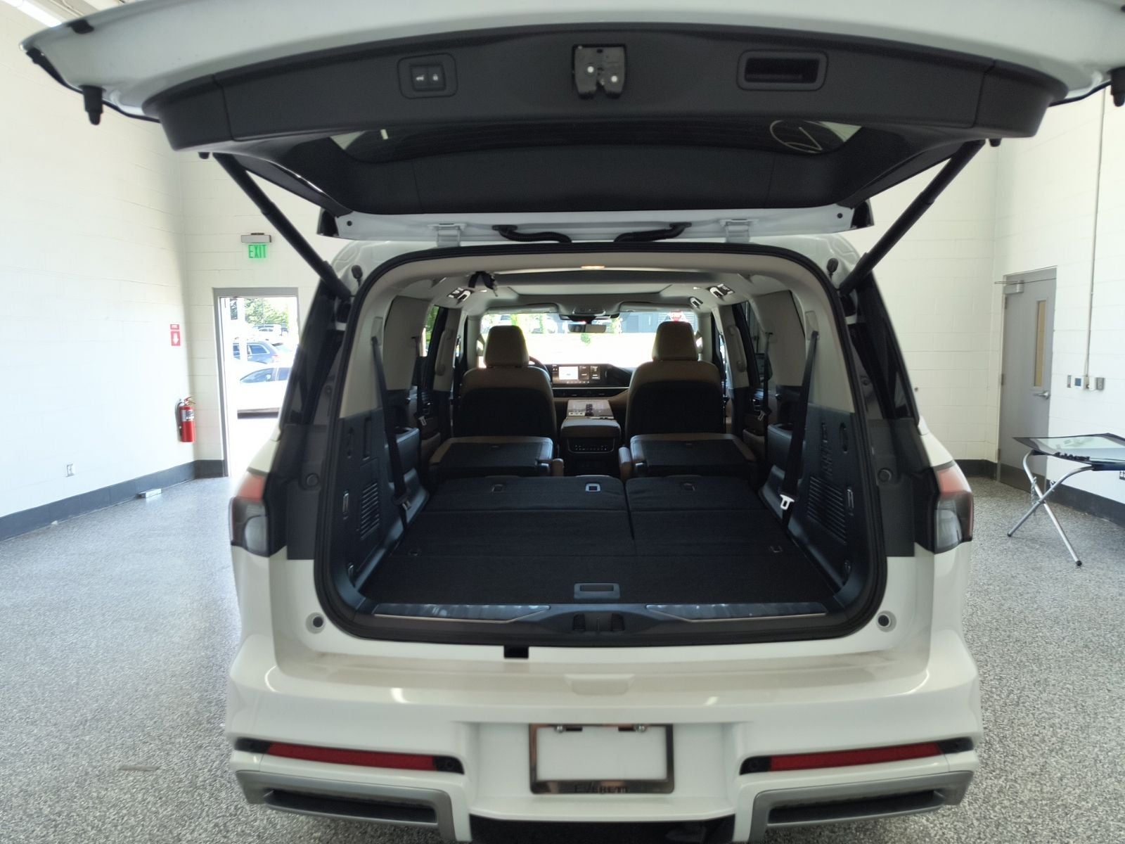 2027 INFINITI QX80 LUXE