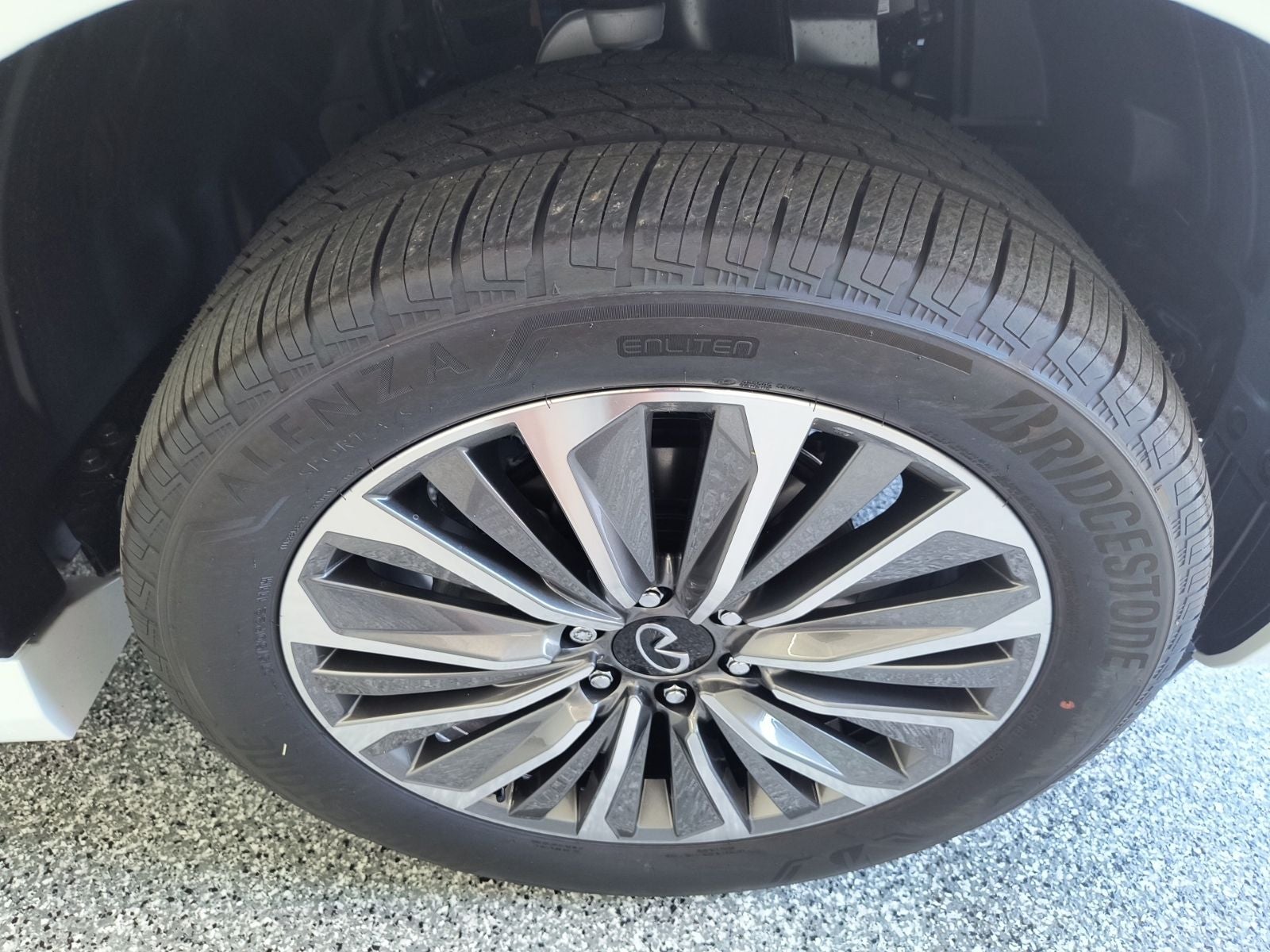 2027 INFINITI QX80 LUXE