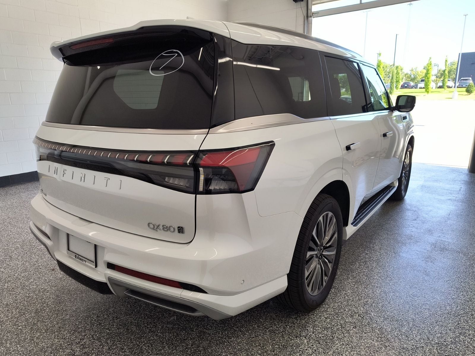 2027 INFINITI QX80 LUXE