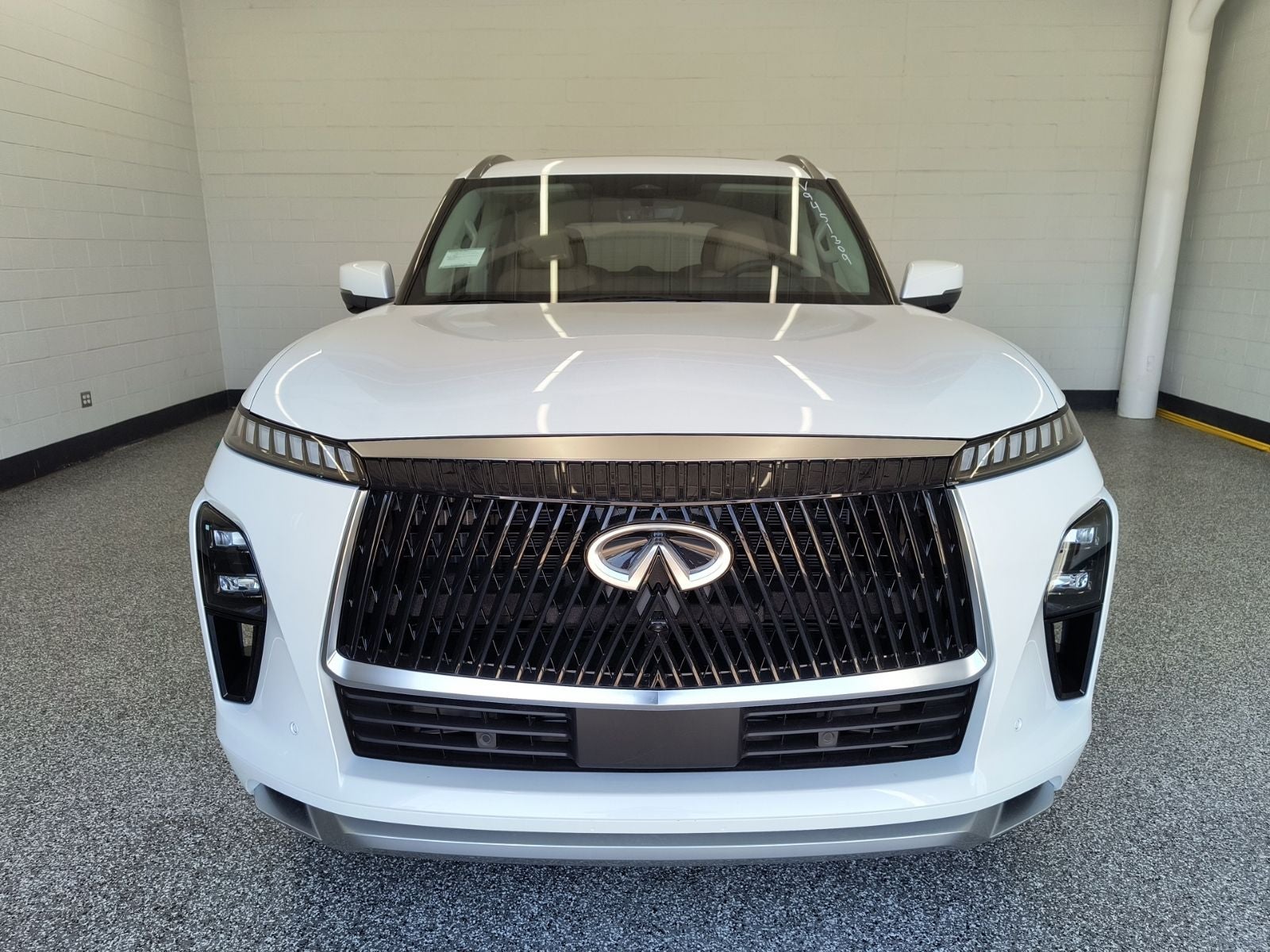2027 INFINITI QX80 LUXE