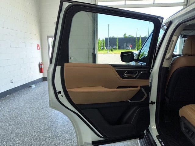 2027 INFINITI QX80 LUXE