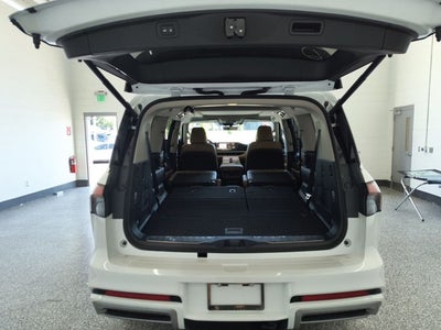 2027 INFINITI QX80 LUXE