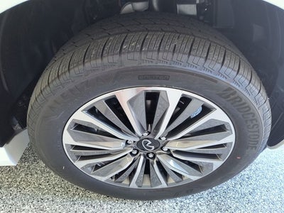 2027 INFINITI QX80 LUXE