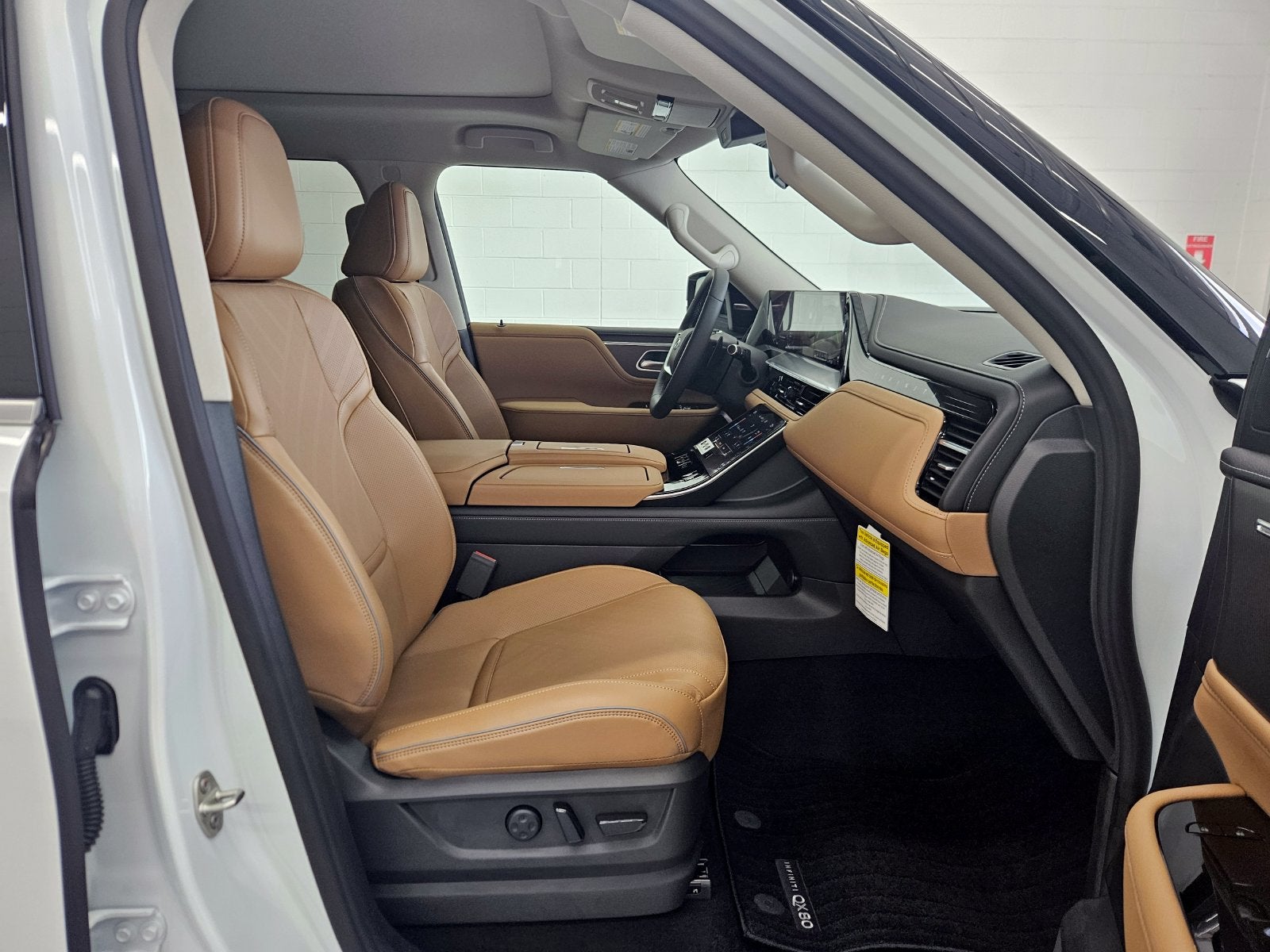 2027 INFINITI QX80 LUXE