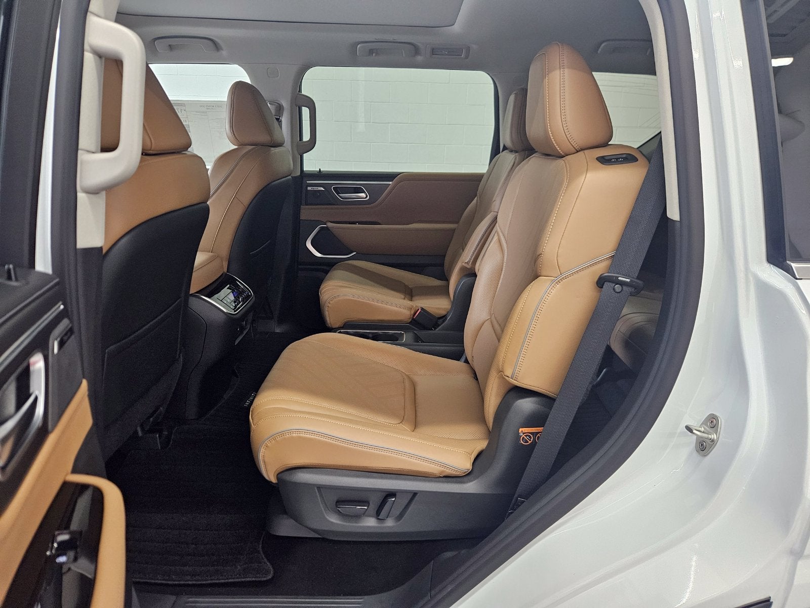 2027 INFINITI QX80 LUXE