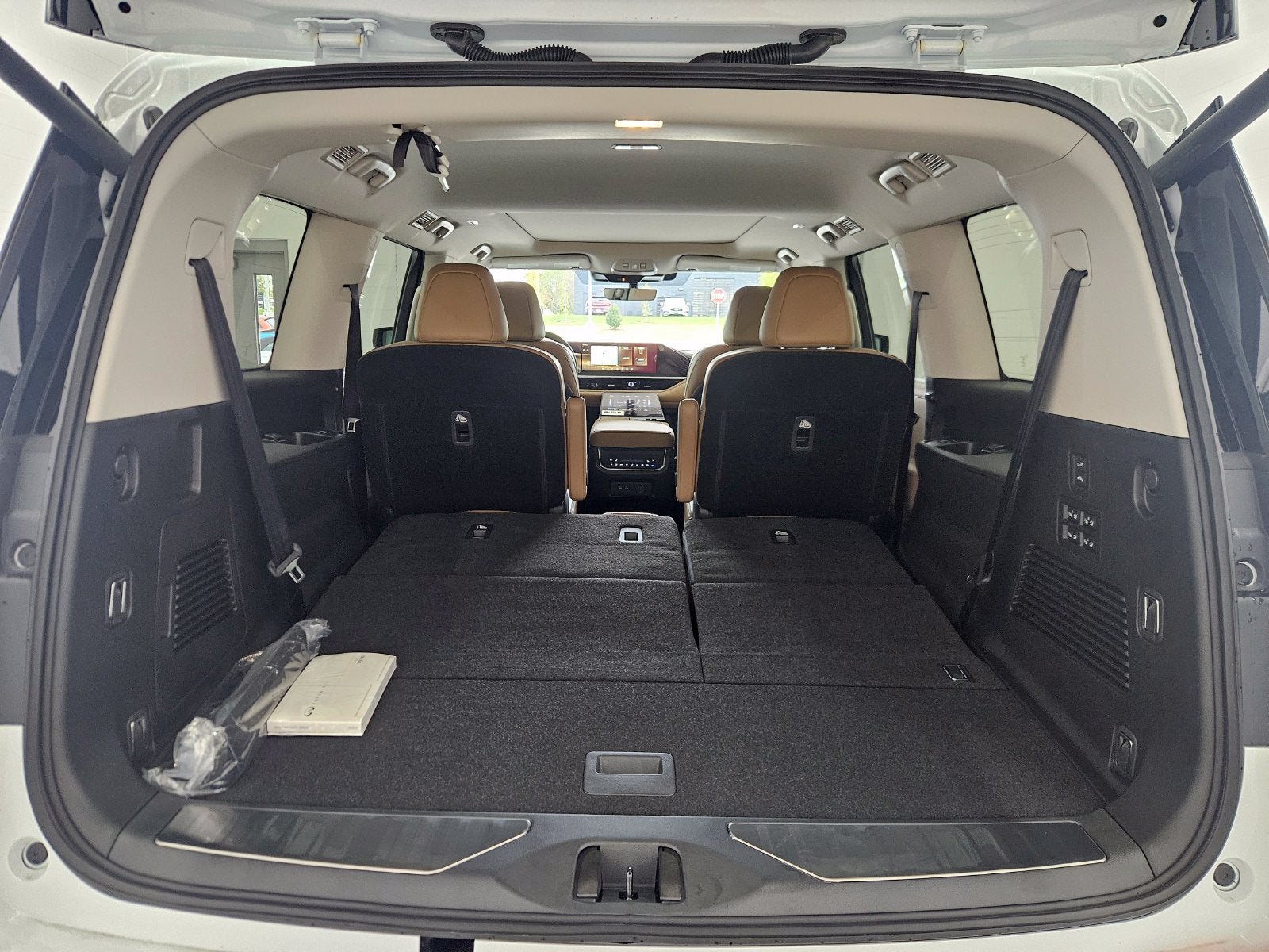 2027 INFINITI QX80 LUXE