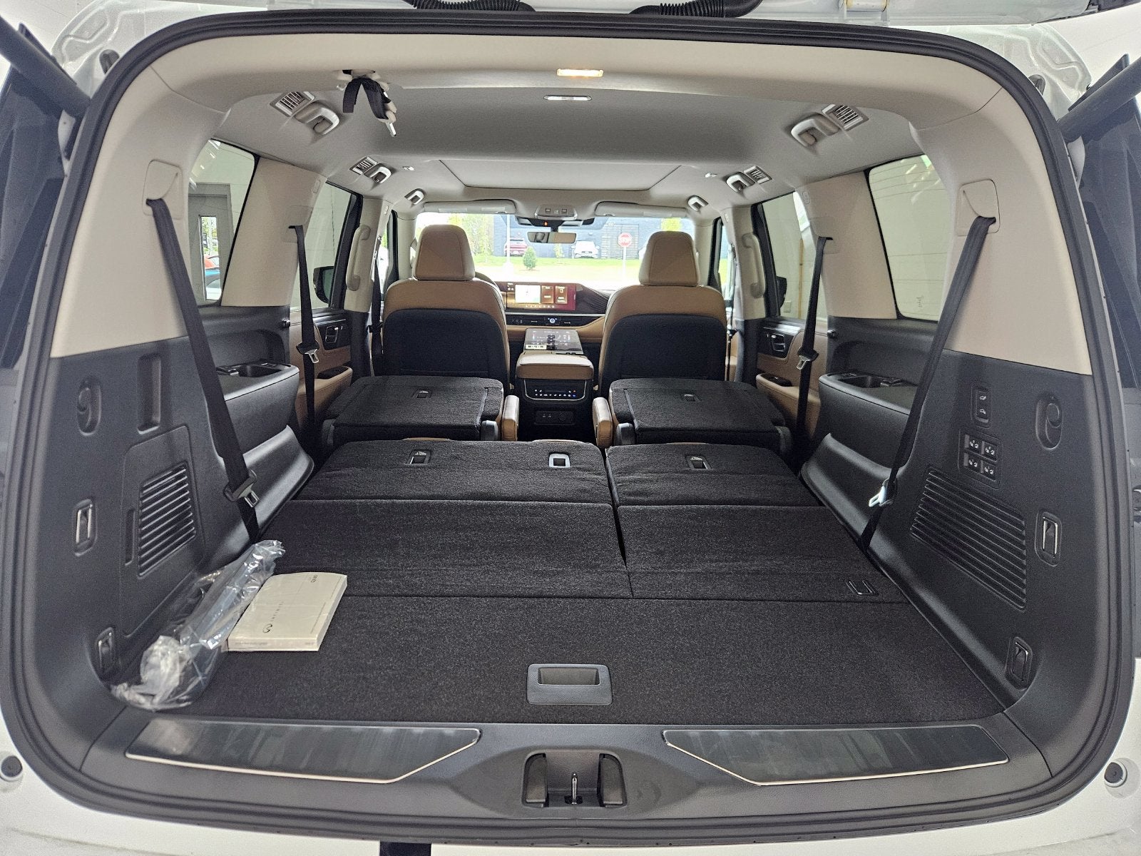 2027 INFINITI QX80 LUXE