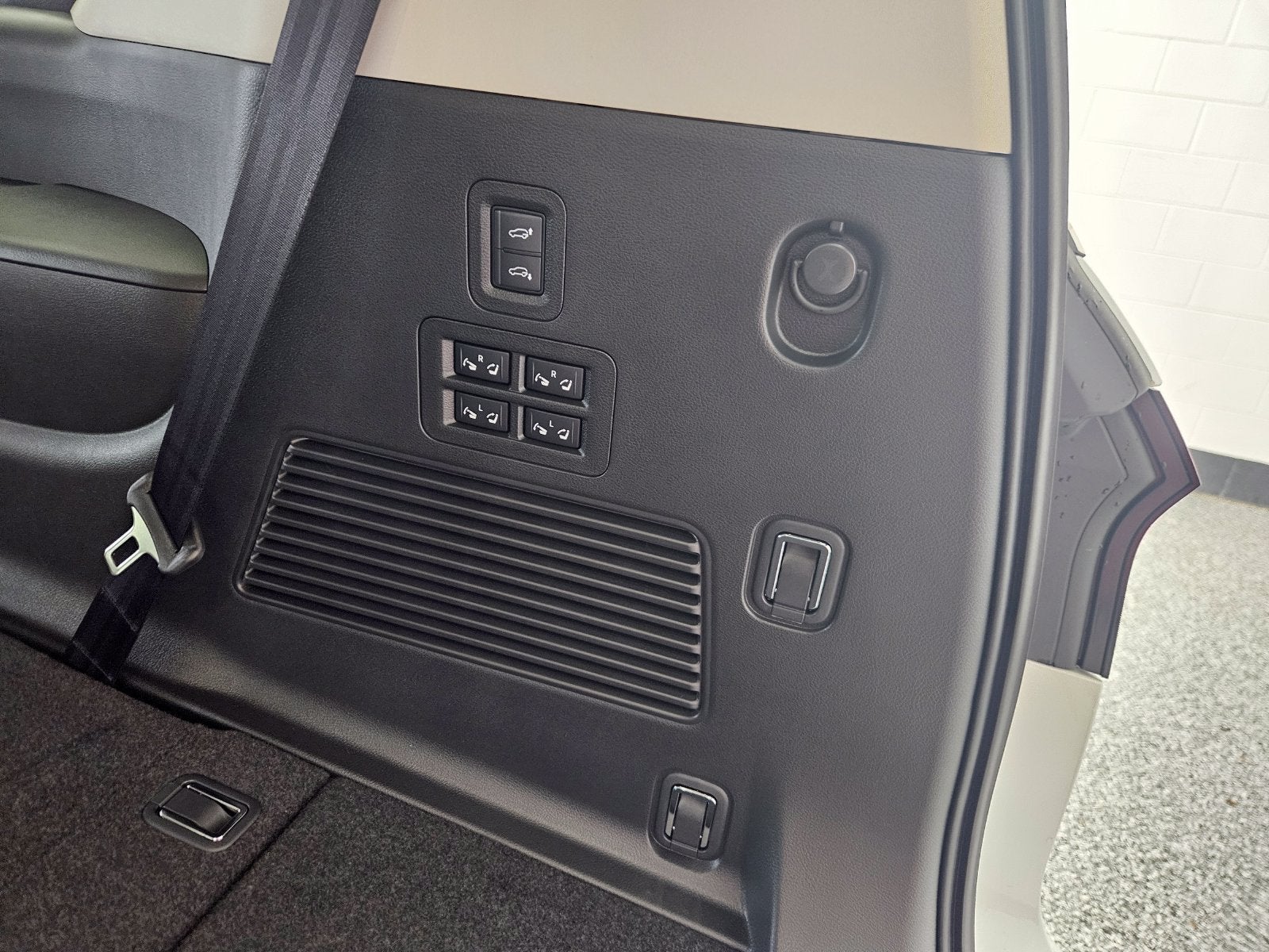 2027 INFINITI QX80 LUXE