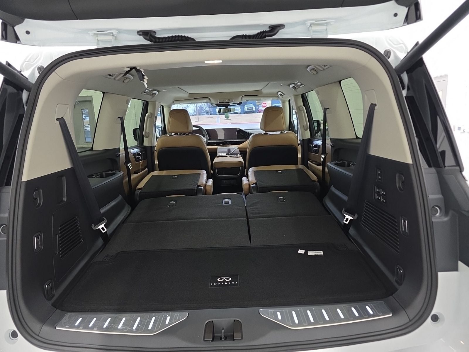 2026 INFINITI QX80 LUXE