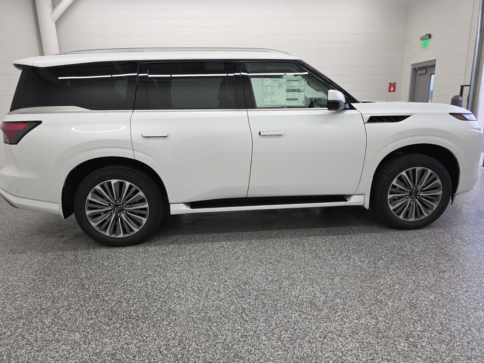 2026 INFINITI QX80 LUXE