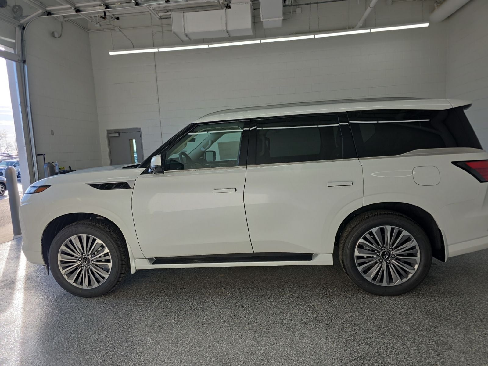 2026 INFINITI QX80 LUXE