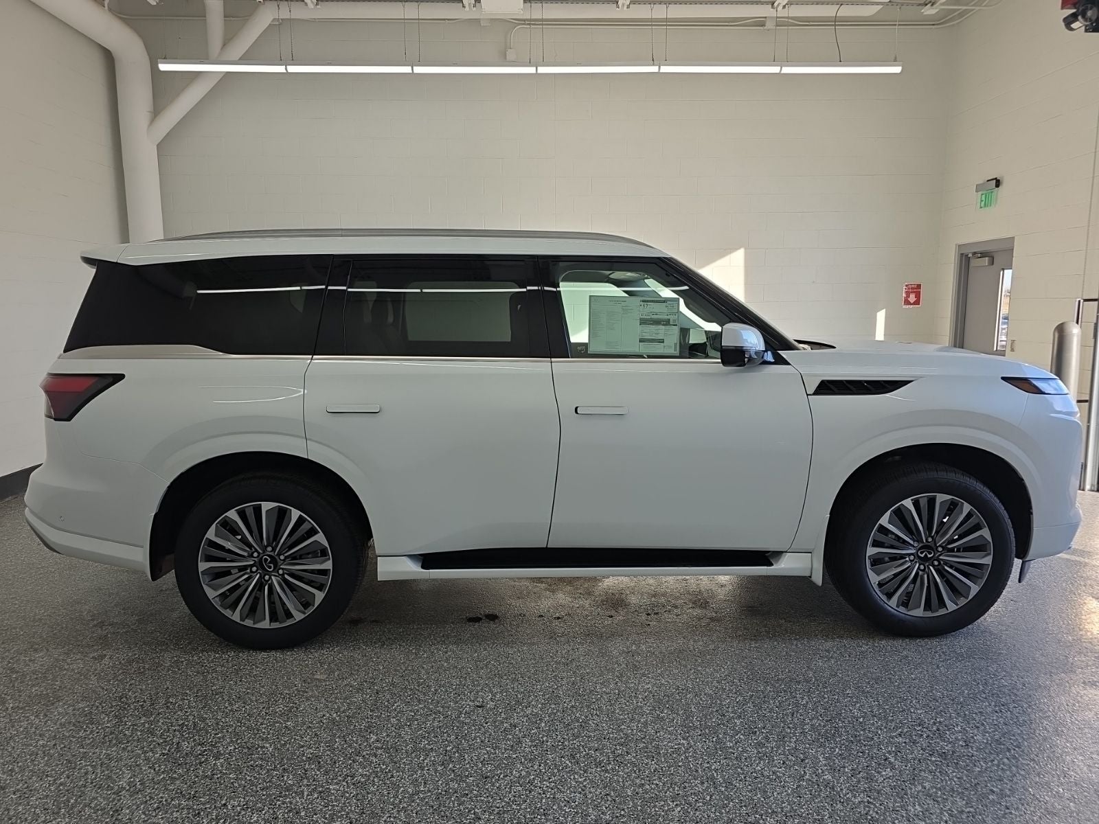 2026 INFINITI QX80 LUXE