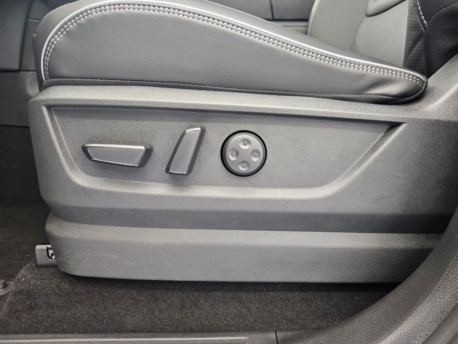 2027 INFINITI QX80 LUXE