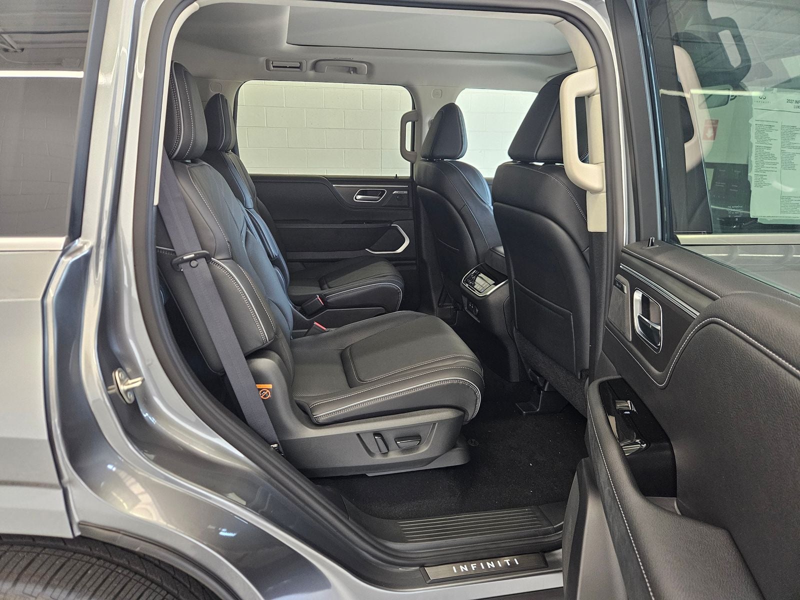 2027 INFINITI QX80 LUXE
