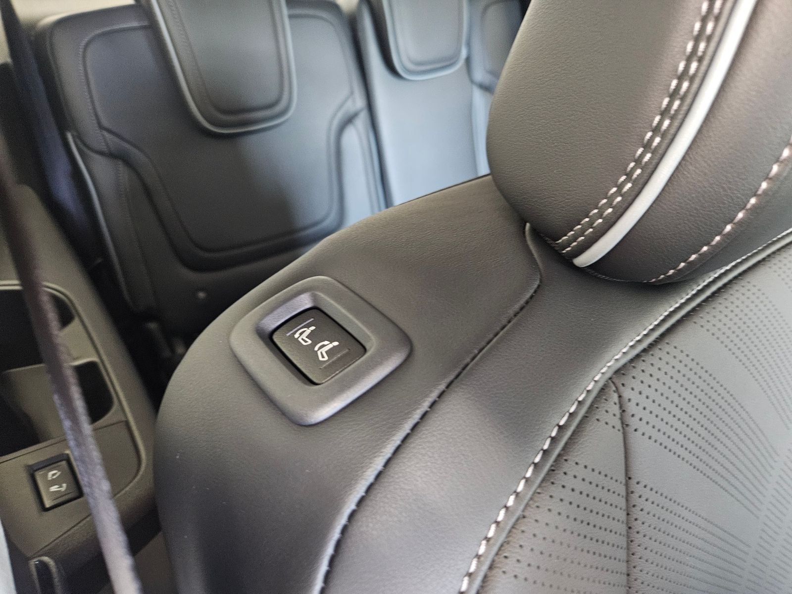 2027 INFINITI QX80 LUXE
