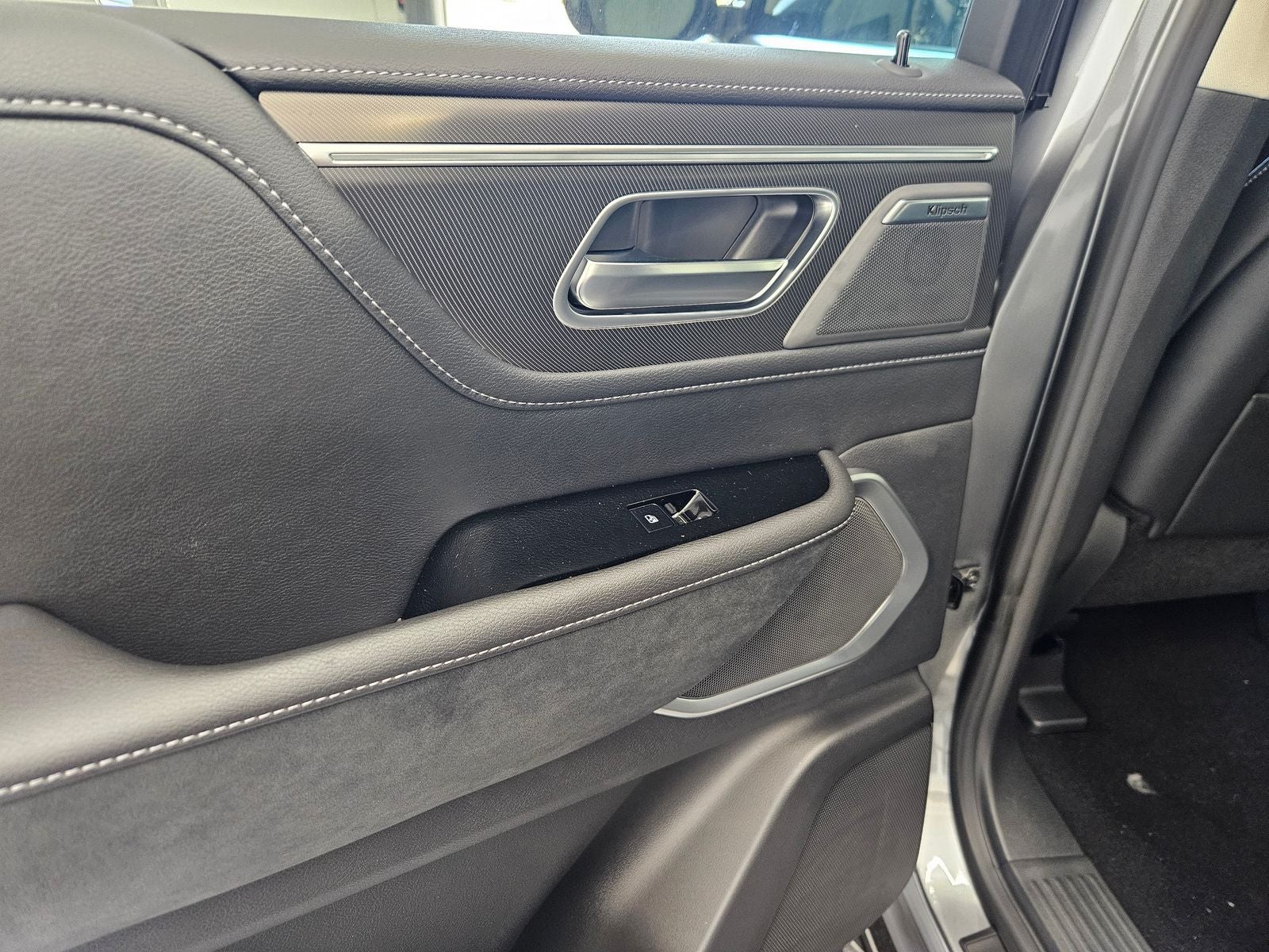 2027 INFINITI QX80 LUXE