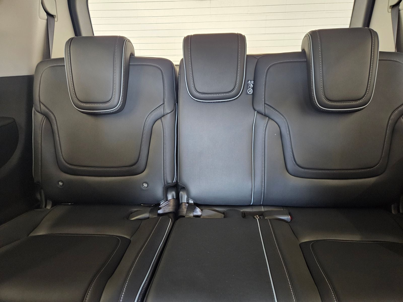 2027 INFINITI QX80 LUXE