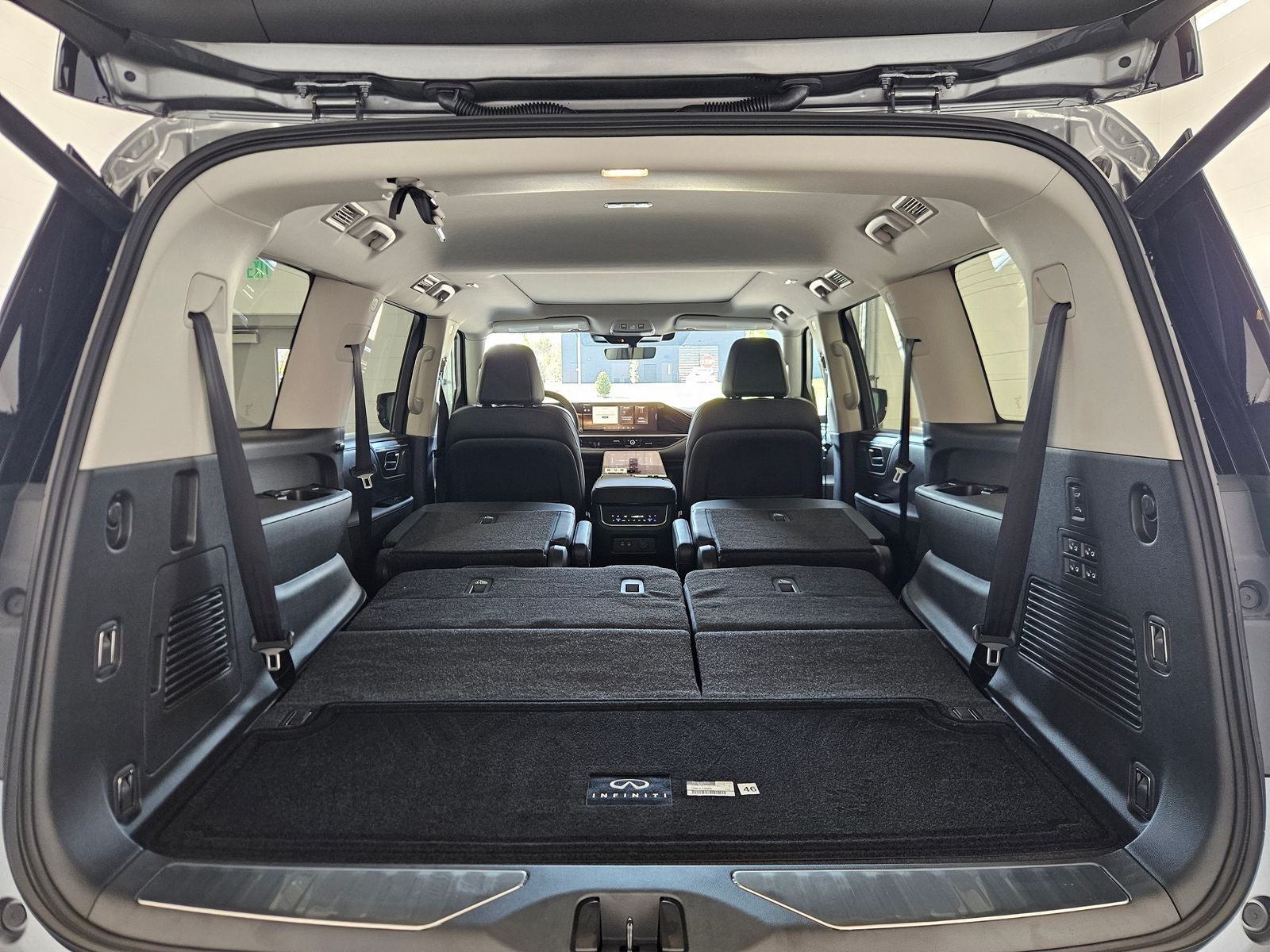 2027 INFINITI QX80 LUXE