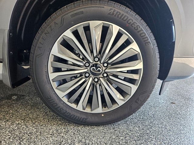 2027 INFINITI QX80 LUXE