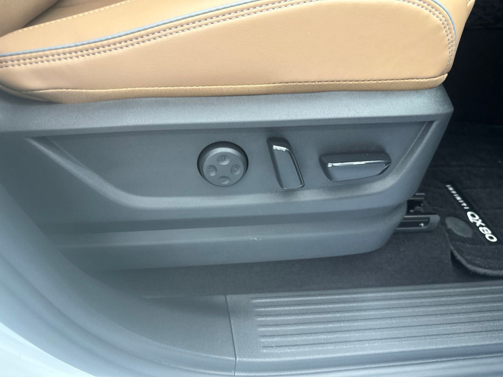 2027 INFINITI QX80 LUXE