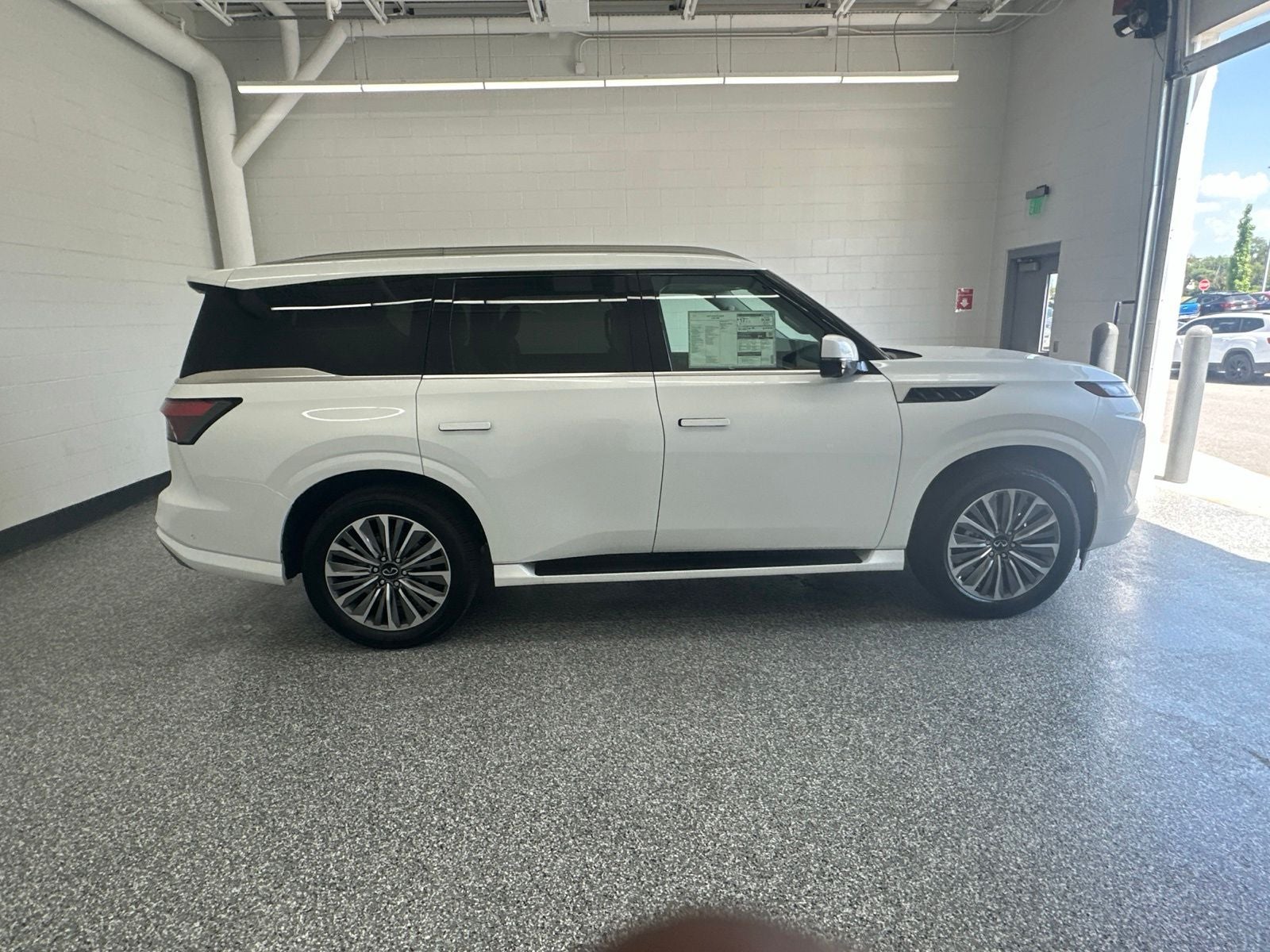 2027 INFINITI QX80 LUXE