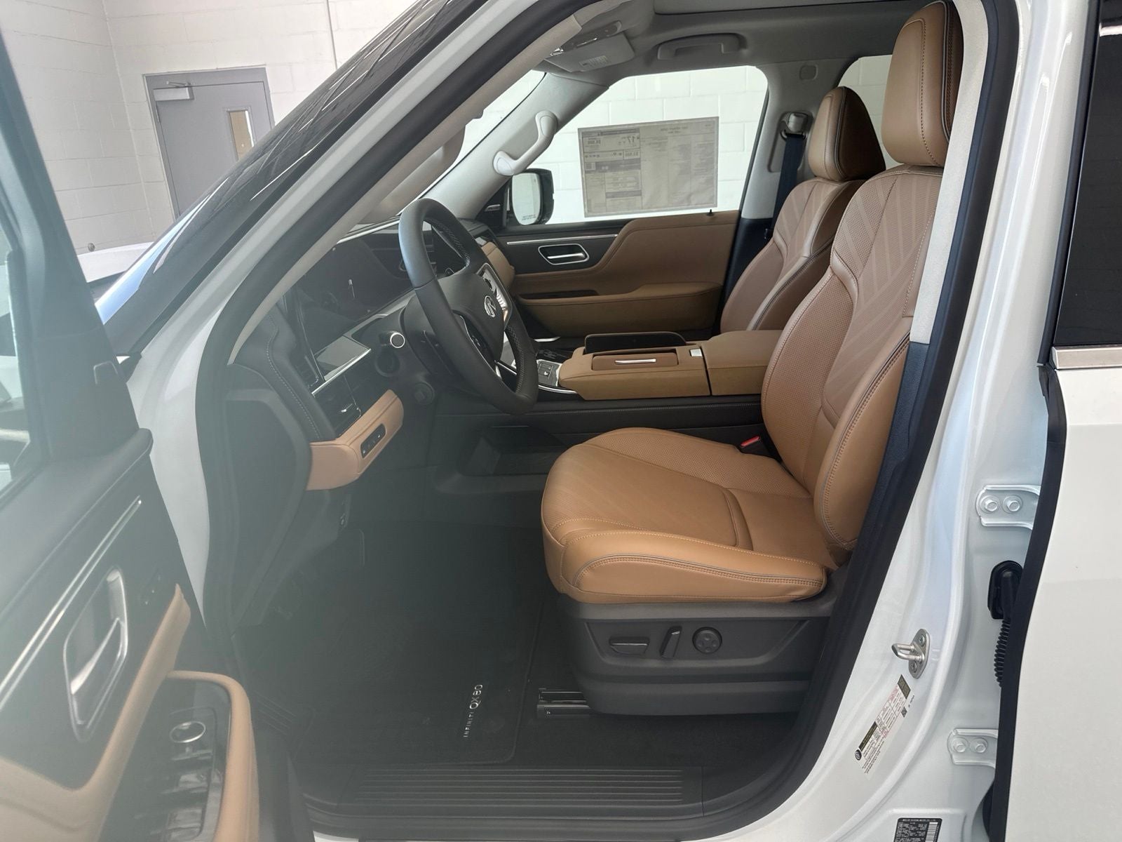 2027 INFINITI QX80 LUXE