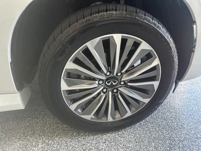 2027 INFINITI QX80 LUXE
