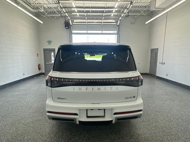2027 INFINITI QX80 LUXE