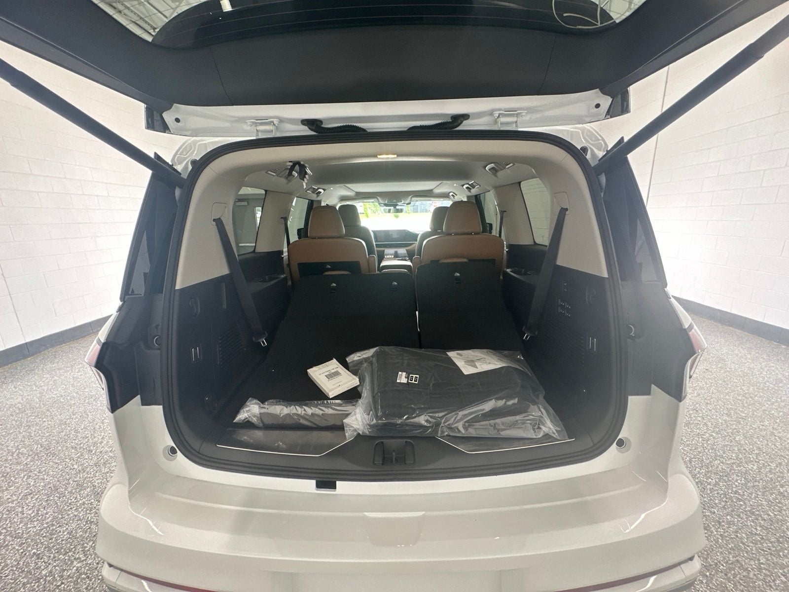 2027 INFINITI QX80 LUXE