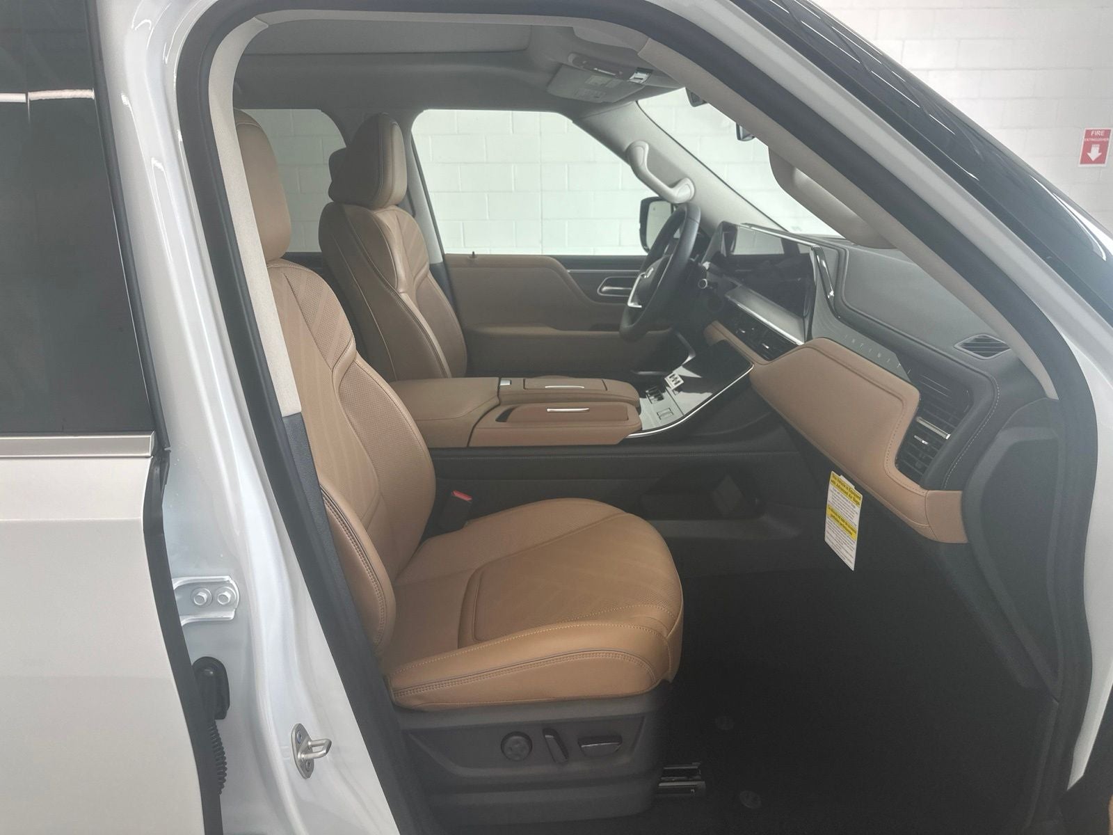 2027 INFINITI QX80 LUXE