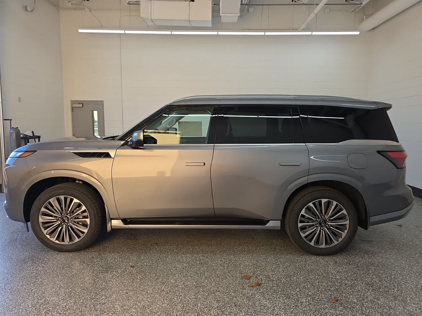 2026 INFINITI QX80 LUXE
