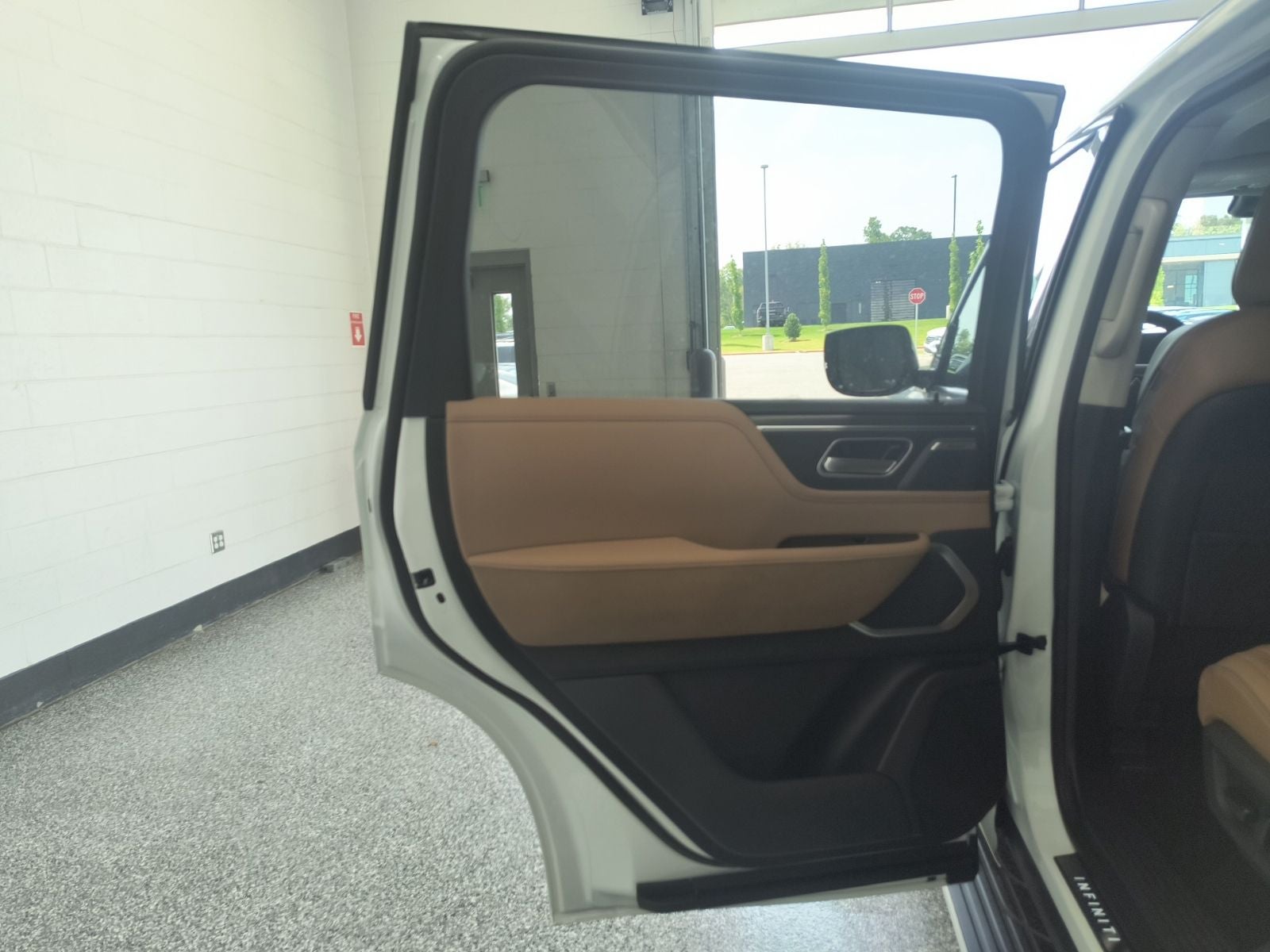 2027 INFINITI QX80 LUXE