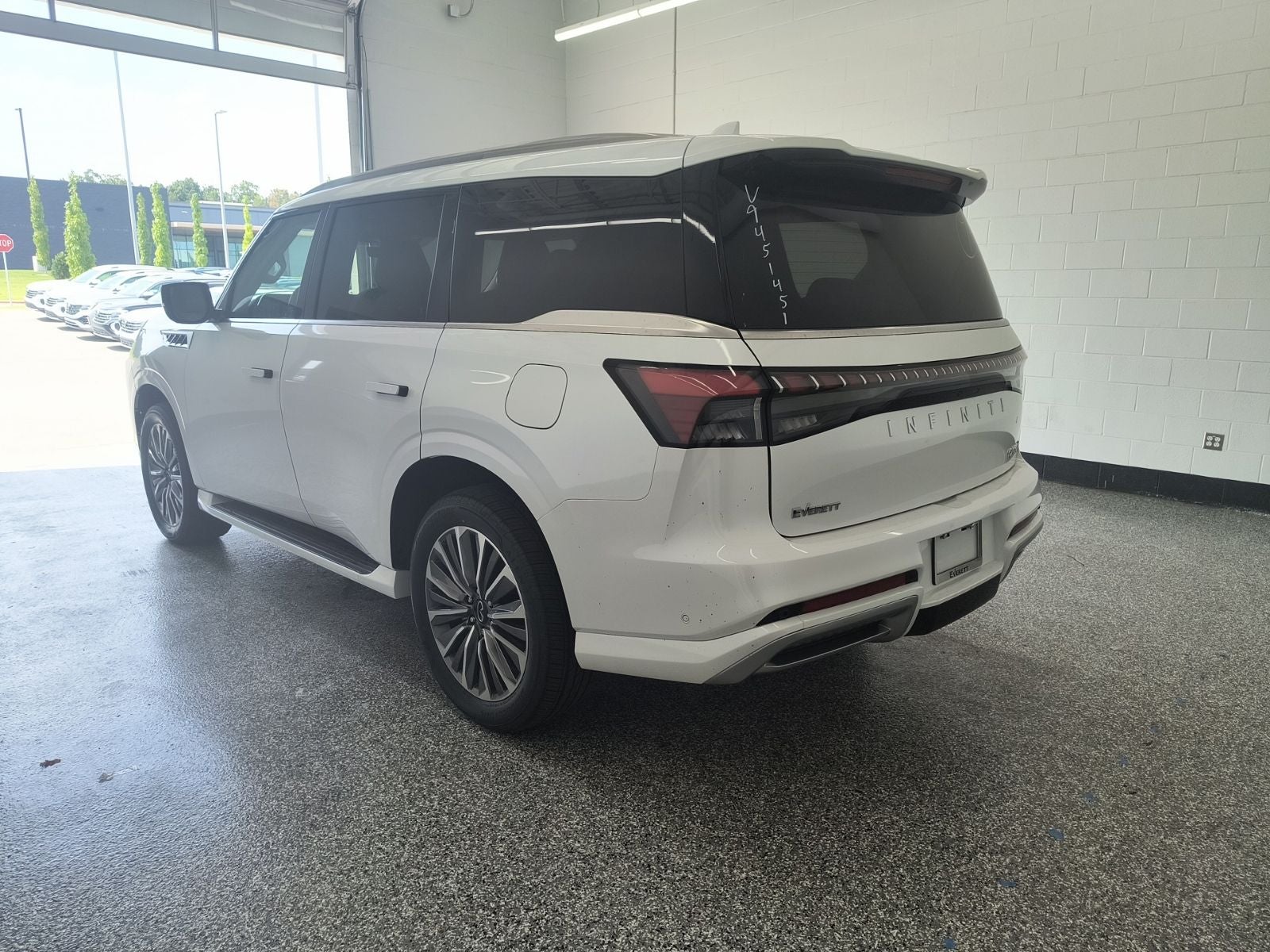 2027 INFINITI QX80 LUXE